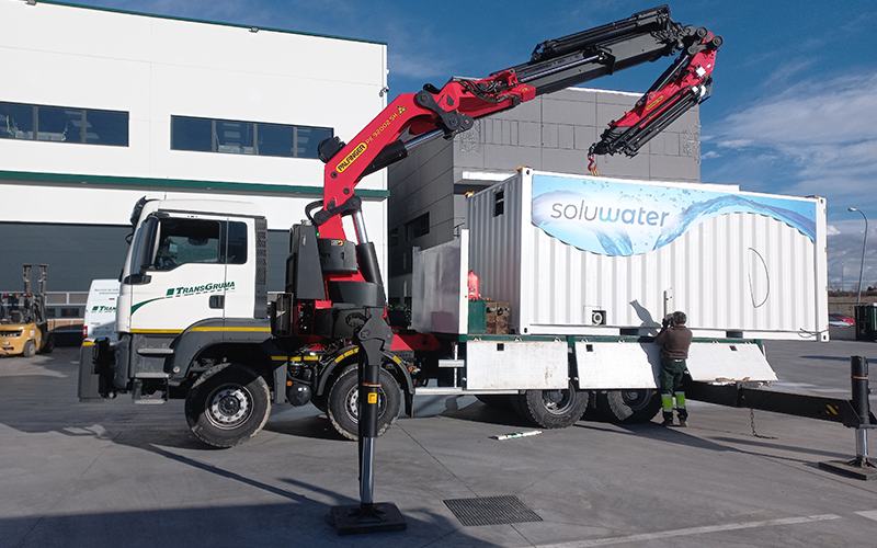 Planta móvil de tratamiento de agua siendo transportada | Soluwater Planta móvil de tratamiento de agua siendo transportada | Soluwater